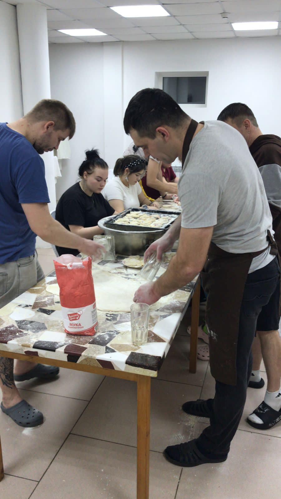 лепим вареники на новый год