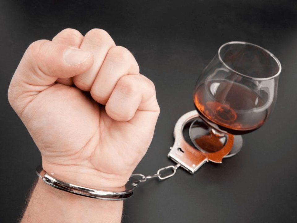 Как вылечить алкоголизм без ведома больного