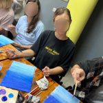Ольга из клуба художников провела мастер-класс в реабилитационном центре